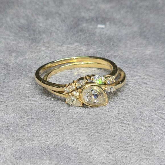 14K Yellow Gold Engagement Wedding Ring Set Moissanite EUC - Picture 3 of 6